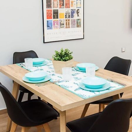 Contemporary And Chic Apartment In Central Атина Екстериор снимка