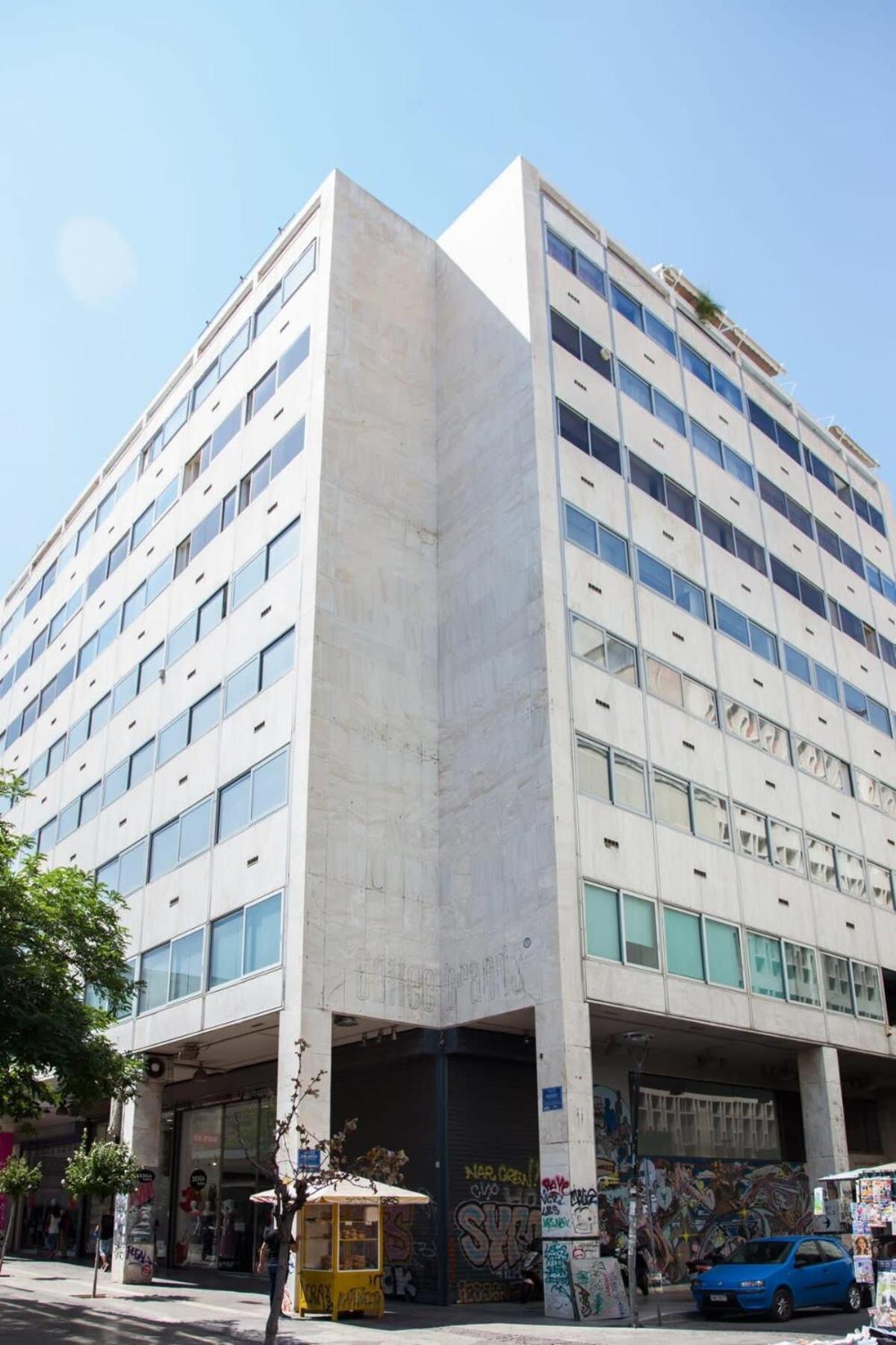 Contemporary And Chic Apartment In Central Атина Екстериор снимка